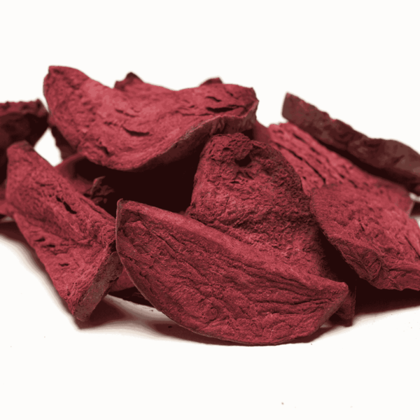 Freeze dried pancar cipsi; yalnızca pancardan üretilmiştir, ilave şeker, katkı ve koruyucu içermez.